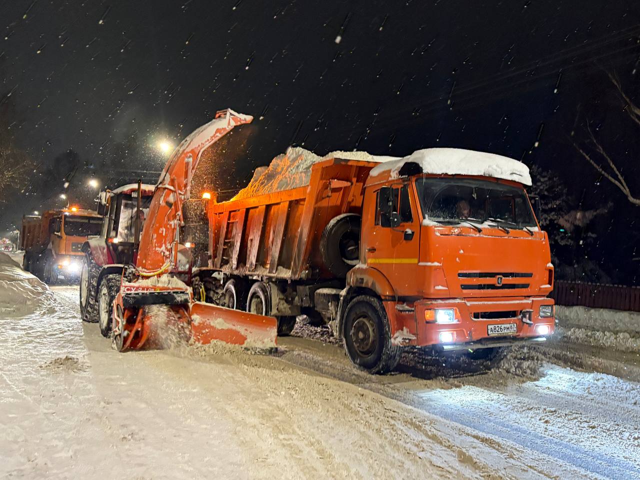 В Вяземском округе продолжается работа по ликвидации последствий одного из самых сильных снегопадов за последние десятилетия